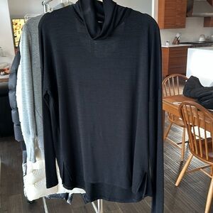 rag & bone light long sleeve loose turtle neck Size Large
